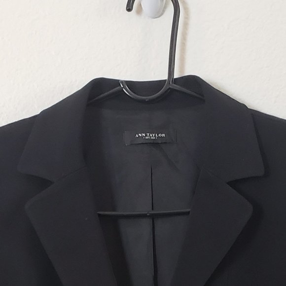 Ann Taylor Black Blazer size 4 Petite - Picture 3 of 4